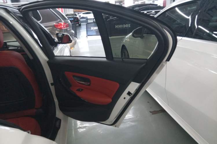 Used BMW 3 Series 2014 320i Sport Design Package
