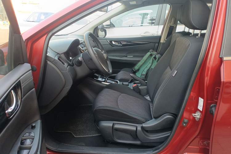 Used Nissan Tiida 2016 1.6L CVT Cool Dynamic Edition
