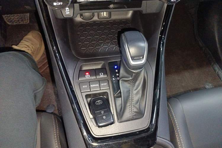 Used Toyota Wildlander 2024 Dual-Motor 2.5L E-CVT Two-Wheel Drive Luxury PLUS Edition
