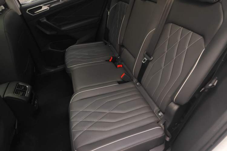 Used Volkswagen Tiguan L 2022 330TSI Automatic Two-Wheel Drive R-Line Enhanced Edition
