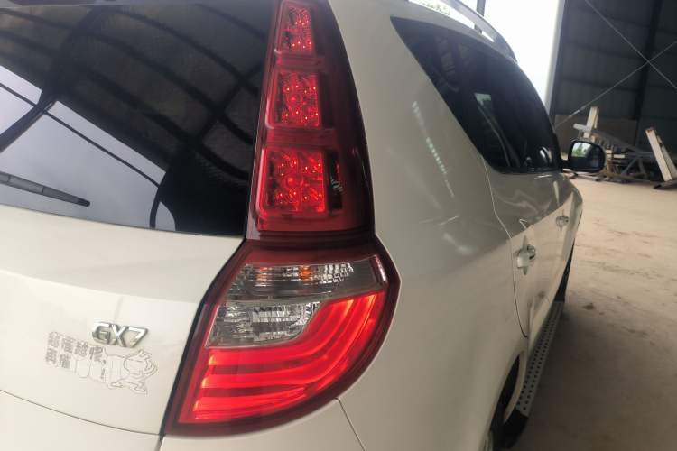 Used Geely Auto GX7 2014 2.0L Manual Luxury Version
