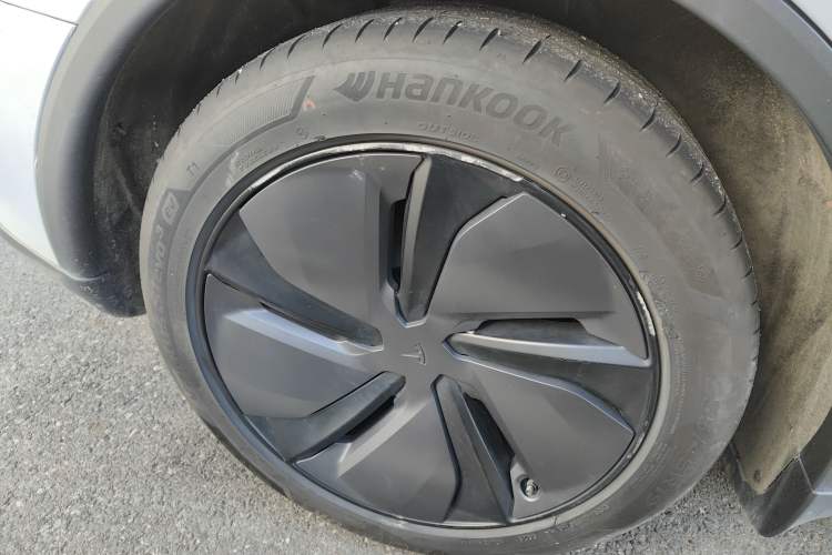 Used Tesla Model Y 2025 Updated Version Long-Range All-Wheel Drive
