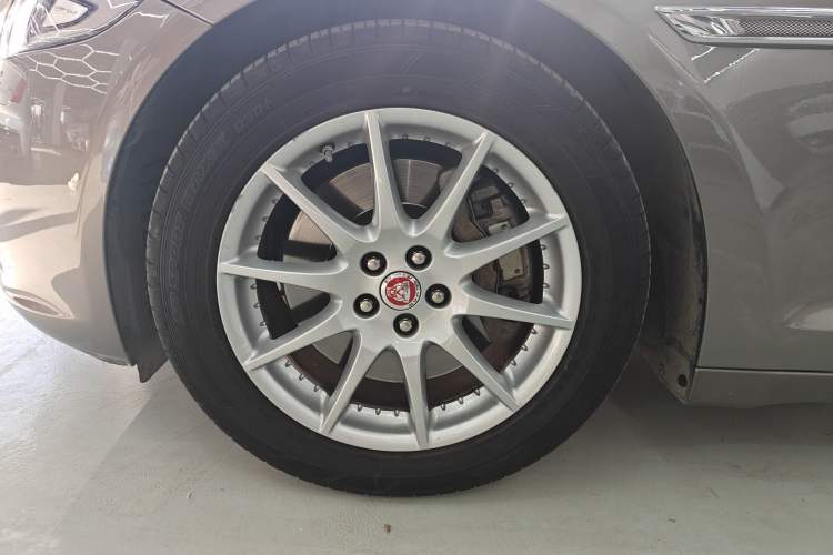 Used Jaguar XJ 2016 XJL 2.0T Two-Wheel-Drive Elegant Business Edition
