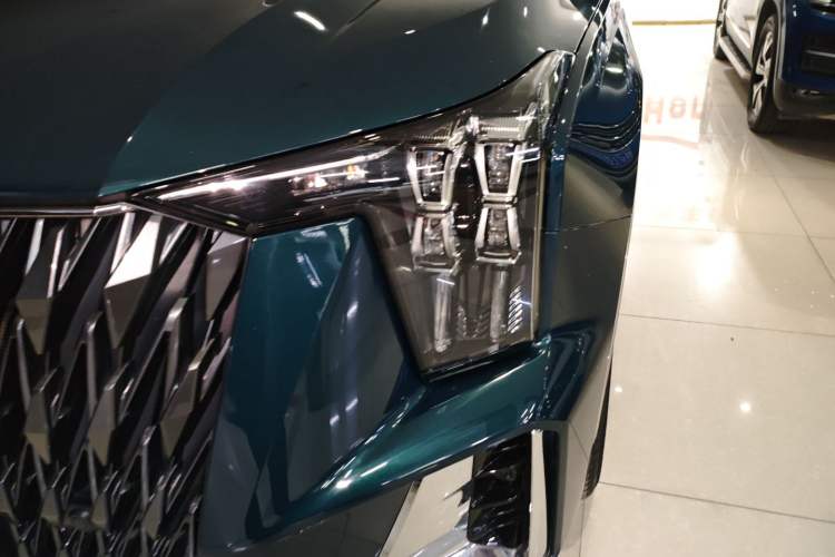 Used GAC Trumpchi GS8 2022 Double-Energy Series 2.0TM Four-Wheel Drive Premium Edition (7 Seats)
