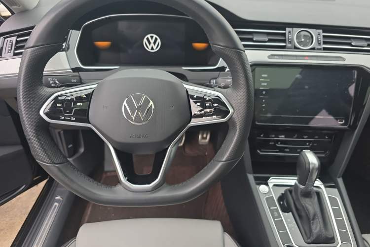 Used Volkswagen Magotan 2023 2 Million Units Commemorative Edition 330TSI DSG Luxury Version
