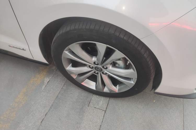 Used Toyota Sienna 2023 2.5L Hybrid Deluxe Edition