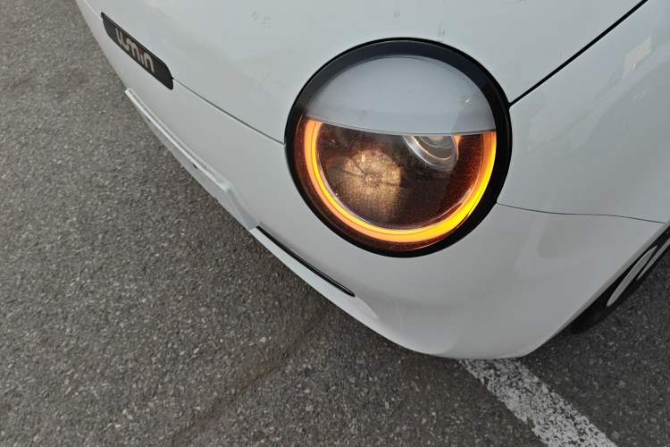 Used  Lumin 2025 210 km Fragrant Edition
