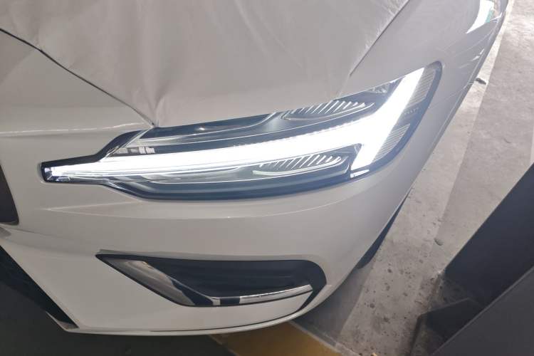 Used Volvo S60 2025 B4 Zhiyuan Luxury Edition
