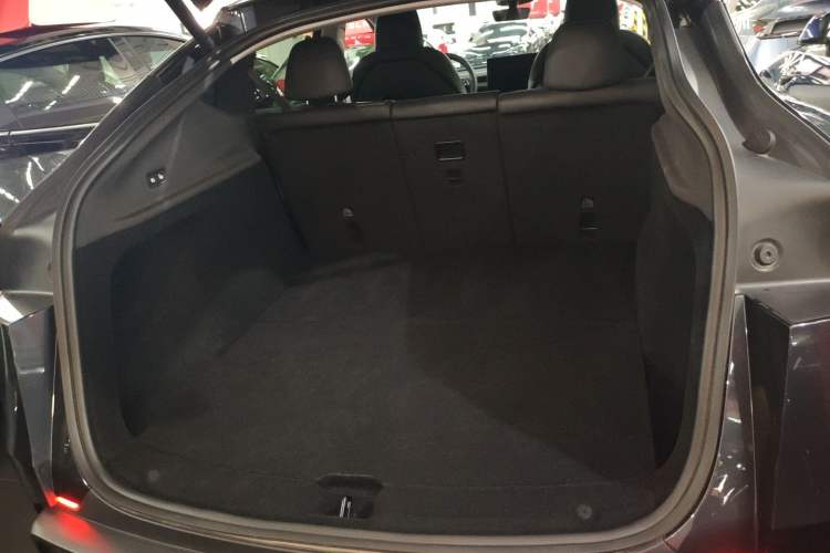 Used Tesla Model Y 2025 Rear-Wheel-Drive Version
