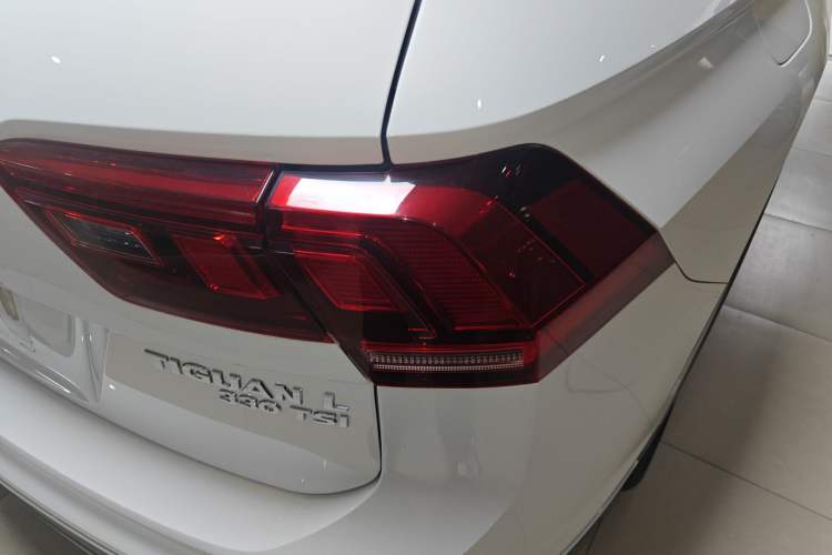 Used Volkswagen Tiguan L 2019 Revised 330TSI Automatic Two-Wheel Drive Smart & Luxury Edition China VI Standard
