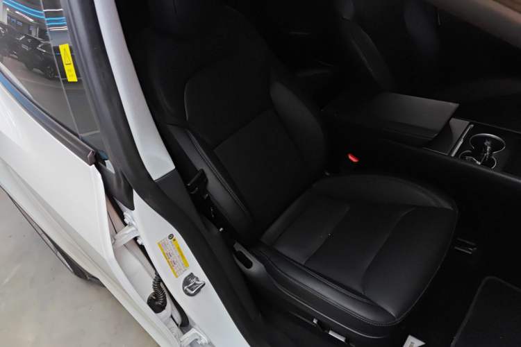 Used Tesla Model Y 2025 Long-Range All-Wheel-Drive Version