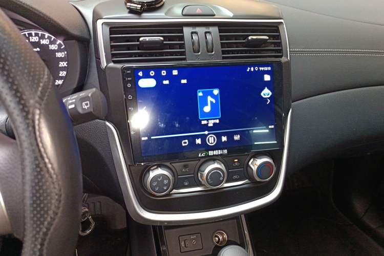 Used Nissan Tiida 2021 1.6L CVT Cool Edition
