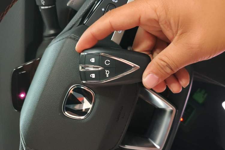 Used Changan UNI-V 2023 1.5T Prestige Model