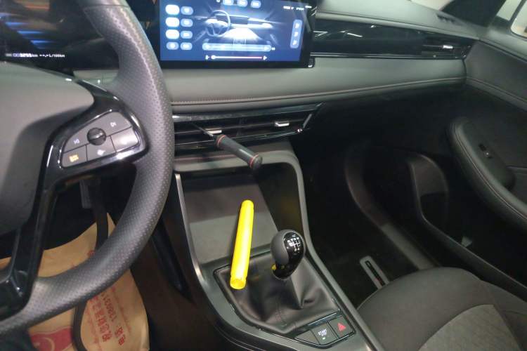 Used Roewe i5 2023 1.5L Manual Comfort Edition
