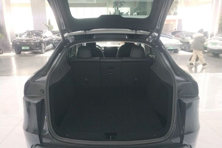 Used Tesla Model Y 2025 Long-Range All-Wheel-Drive Version
