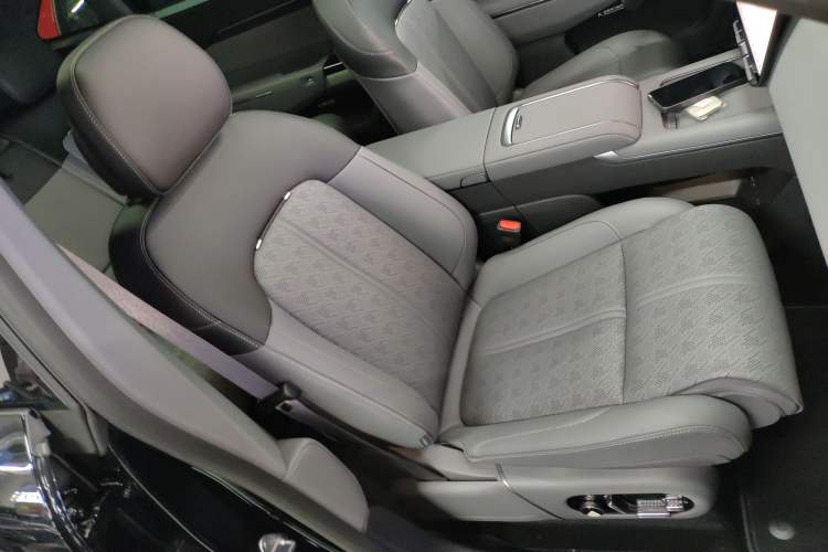 Used Zeekr 7X 2025 100 kWh Long-Range Rear-Wheel Drive with Intelligent Driving Features
