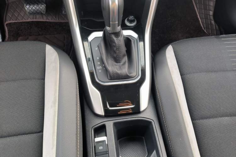 Used Volkswagen T-ROC 2020 280TSI DSG Two-Wheel-Drive Elite Version
