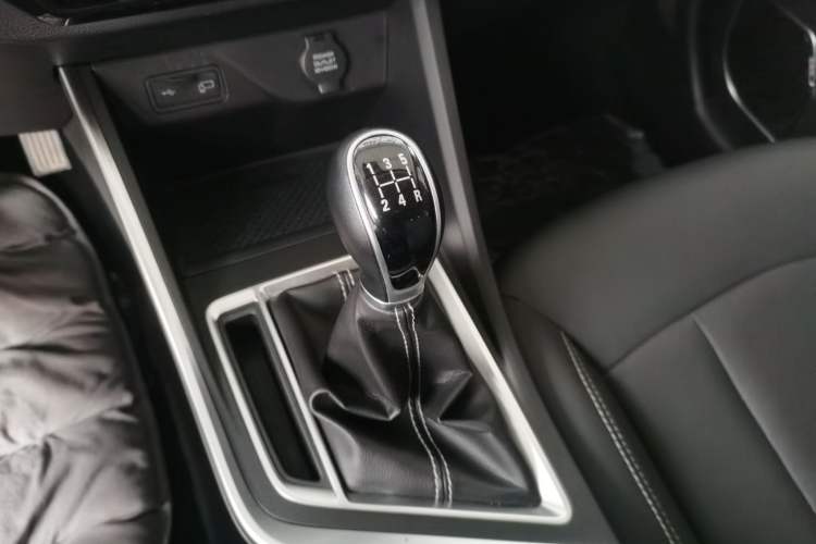 Used Geely Auto Vision X3 2019 Upgraded Model 1.5L Manual Elite Version