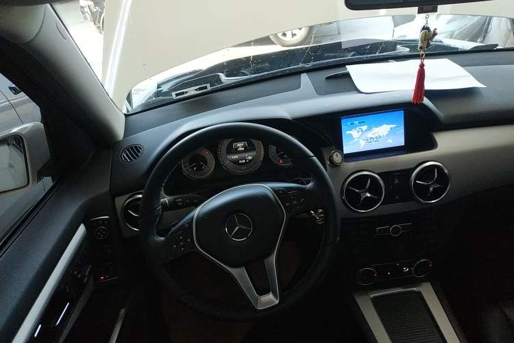 Used Mercedes-Benz GLK-Class 2013 GLK 300 4MATIC Dynamic Sunroof Model
