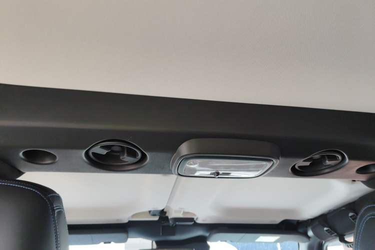 Used Beijing Auto BJ40 2023 2.0T Automatic Four-Wheel Drive Urban Hunter Edition Chivalrous Type
