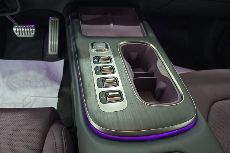 Used  SU7 2024 Four-Wheel Drive Ultra-Long Range Advanced Intelligent Driving Max Edition