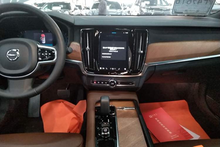 Used Volvo S90 2024 B5 Zhiyi Luxury Edition
