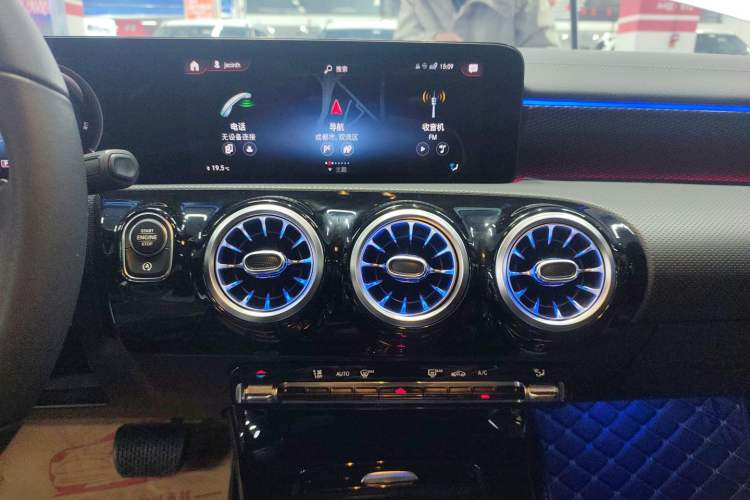 Used Mercedes-Benz A-Class 2022 Second Facelift A 200 L Sport Sedan Fashion Version
