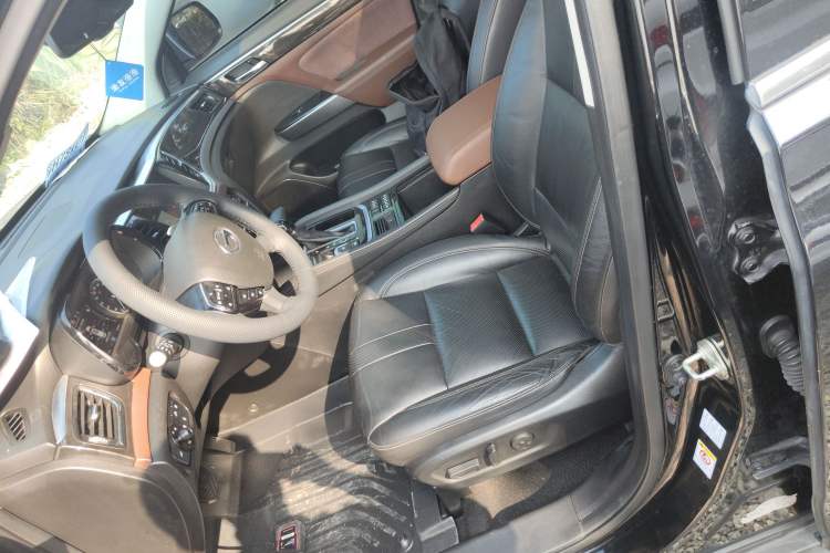 Used GAC Trumpchi GS8 2017 320T Two-Wheel Drive Luxury Smart Connectivity Version (7 Seats)