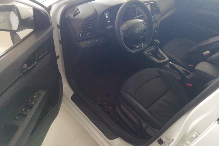 Used Hyundai Elantra 2016 1.4T Dual-Clutch Xuan Dong · Dynamic Version
