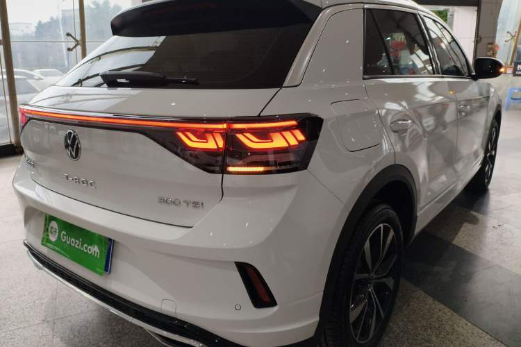 Used Volkswagen T-ROC 2023 300TSI DSG Two-Wheel-Drive Chen Guang Edition
