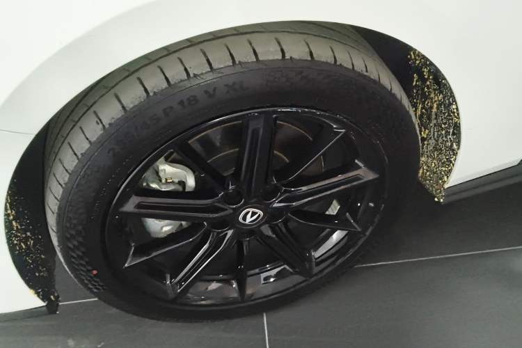 Used Changan UNI-V iDD 2023 ZhiDian iDD 1.5T 113km Smart & Fun Version
