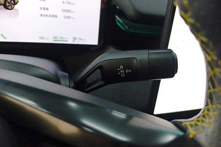 Used Lynk & Co 08 EM-P 2025 220 km All-Wheel-Drive Performance Halo
