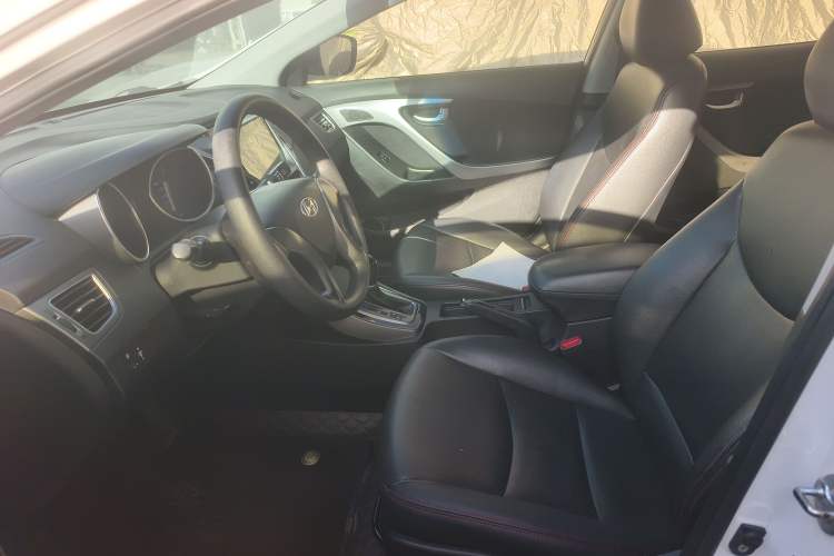 Used Hyundai Elantra 2015 1.6L Automatic Leading Model
