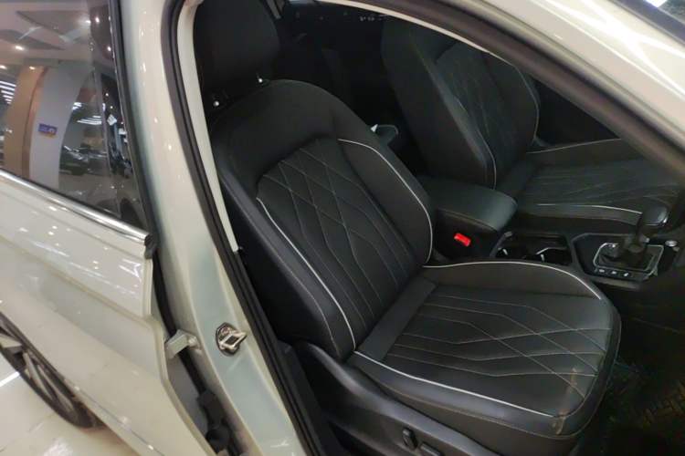 Used Volkswagen Tiguan L 2023 Restyled 330TSI Automatic Two-Wheel Drive R-Line Enhanced Comfort Version