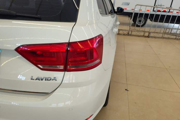 Used Volkswagen Gran Lavida 2015 1.6L Automatic Comfort Edition