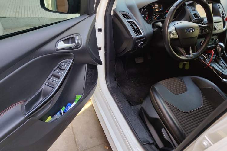 Used Ford Focus 2017 1.5T CTCC White and Black Limited Edition
