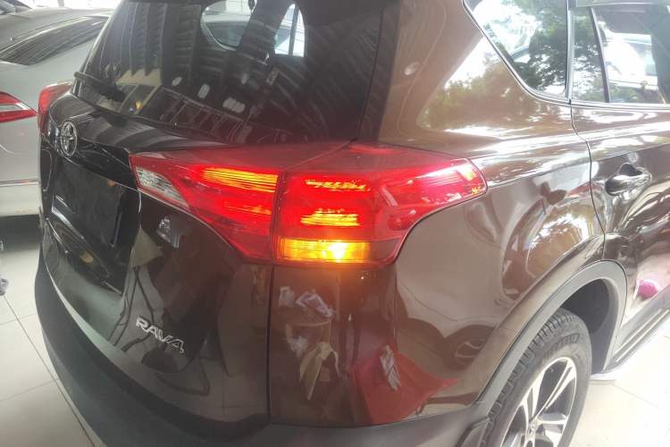 Used Toyota RAV4 2015 2.0L CVT Two-Wheel Drive Urban Edition
