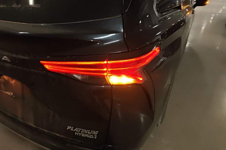 Used Toyota Sienna 2021 2.5L Hybrid Platinum Edition
