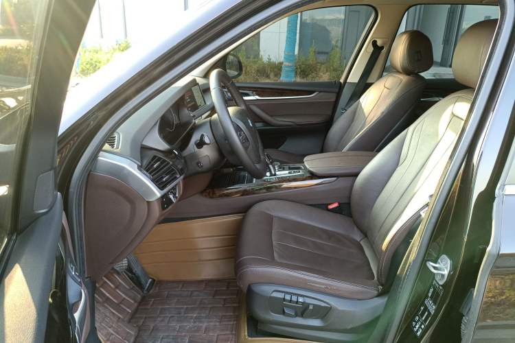 Used BMW X5 2015 xDrive28i
