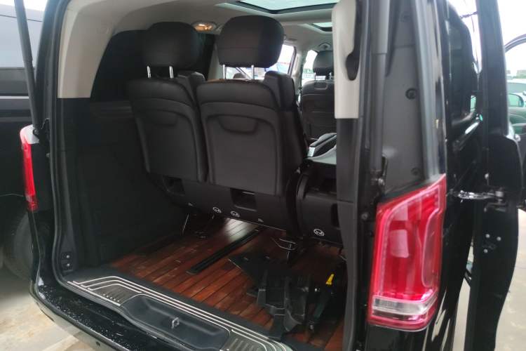 Used Mercedes-Benz V-Class 2017 V 260 Avantgarde Edition
