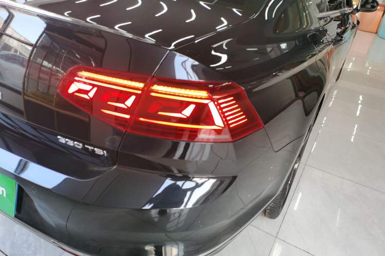 Used Volkswagen Magotan 2023 2 Million Units Limited Edition 330TSI DSG Leading Version
