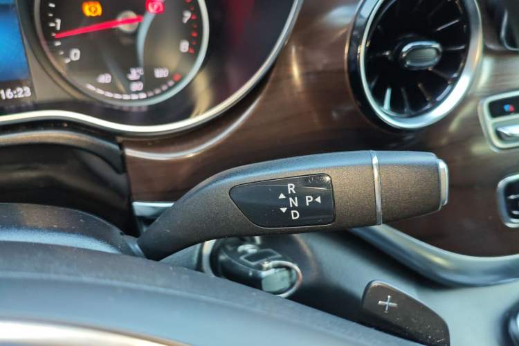 Used Mercedes-Benz V-Class 2020 V 260 Avantgarde Edition
