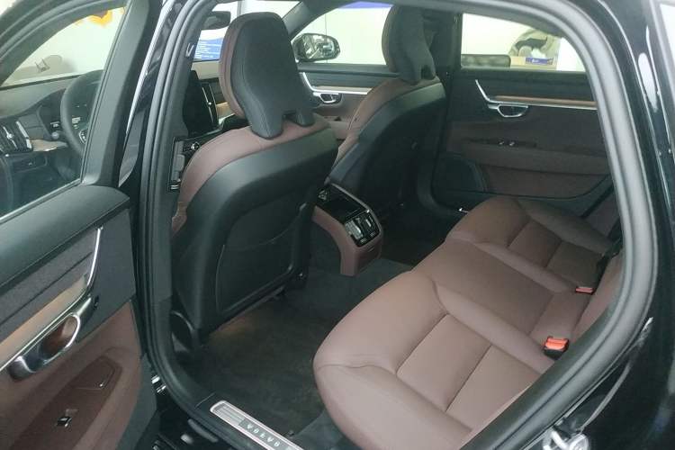 Used Volvo S90 2026 B5 Zhiyi Luxury Edition
