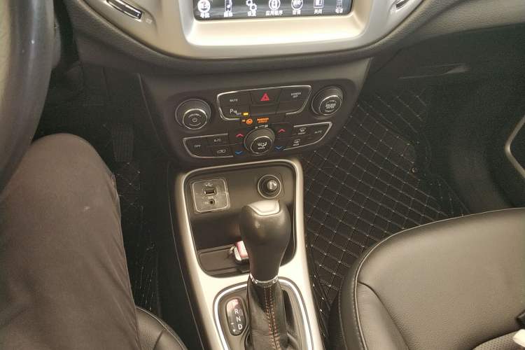 Used  Compass 2017 200T Automatic Family Edition
