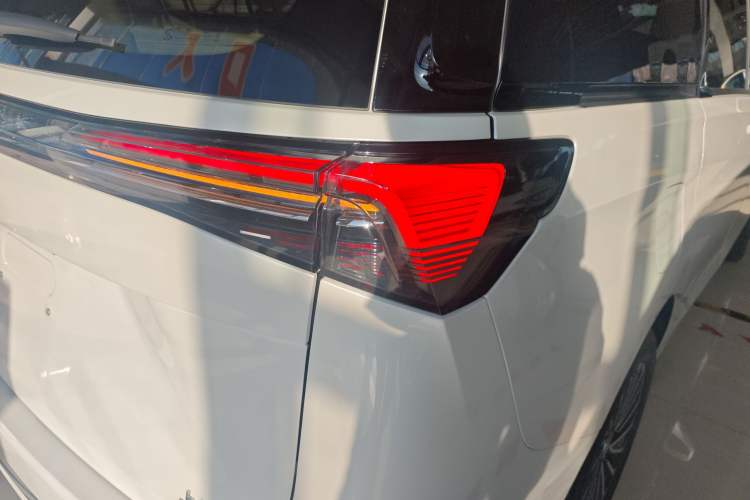 Used Buick GL8 New Energy 2025 Lushang First-Drive Edition 7-Seater
