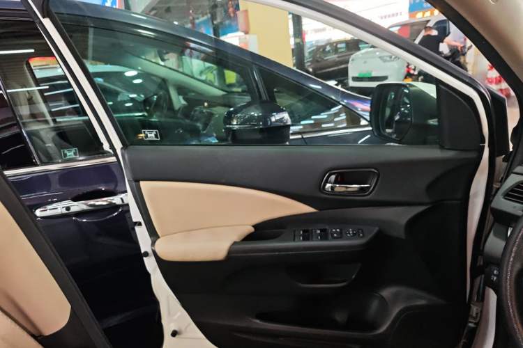 Used Honda CR-V 2016 2.0L two-wheel drive Urban Edition
