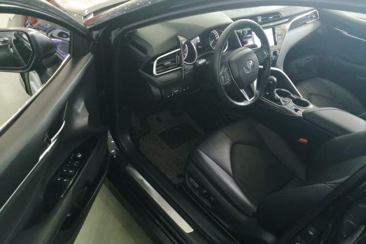 Used Toyota Camry 2018 2.0G Luxury Edition