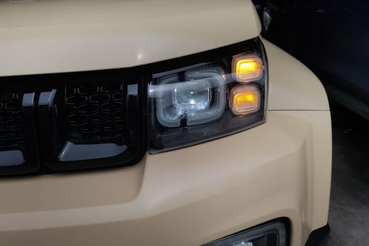 Used Beijing Auto BJ40 2019 2.3T Automatic Four-Wheel Drive Ring the Tower Champion Edition China VI
