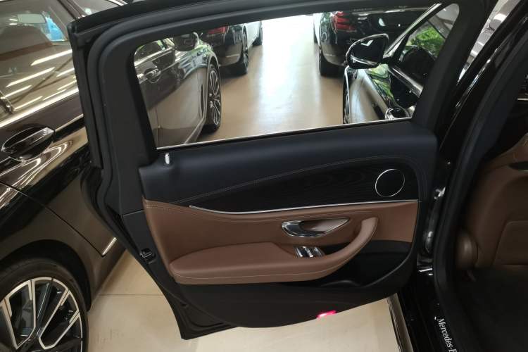 Used Mercedes-Benz E-Class New Energy 2022 Restyled E 350 e L Plug-in Hybrid Sports Sedan
