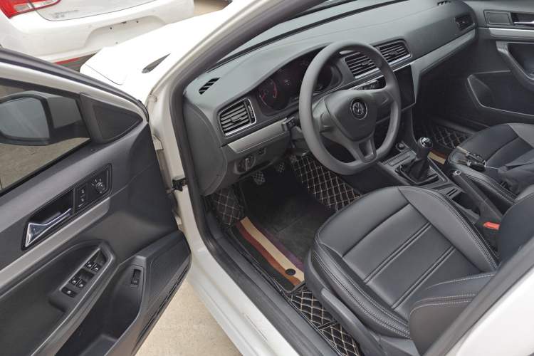 Used Volkswagen Lavida 2015 1.6L Manual Fashion Edition
